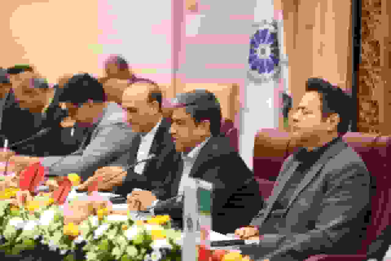 ۵۶ هلدینگ معتبر در مسیر ورود به اردبیل