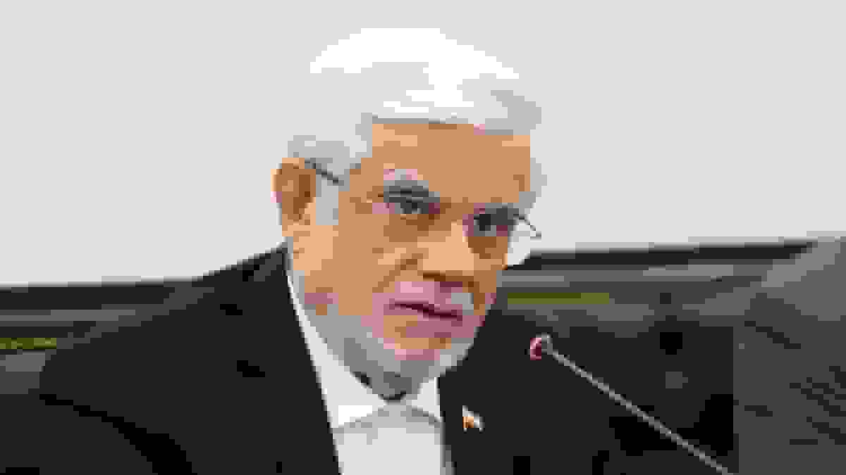 عارف: مدیر مخالف تصمیمات دولت نمی‌تواند در سمت ارشد باقی بماند