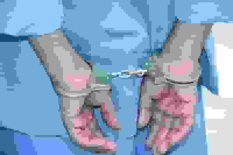 دستگیری سارق دوربین مداربسته بانک دولتی در بندرعباس