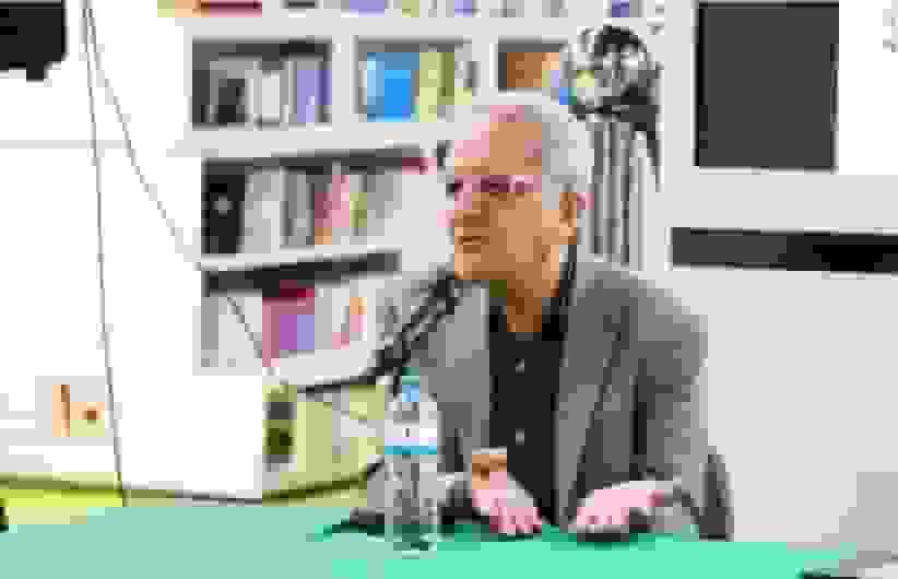 اسماعیل امینی: دانشجویان بدون مطالعه اصرار بر استفاده از واژه پارسی دارند