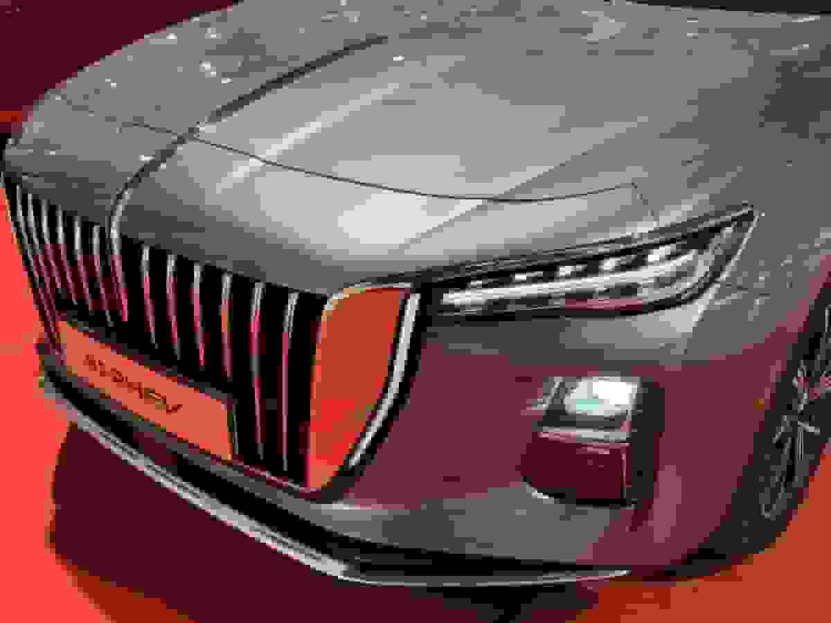 رونمایی هونگچی H5 با دو پیشرانه بنزینی و هیبریدی در نمایشگاه اصفهان