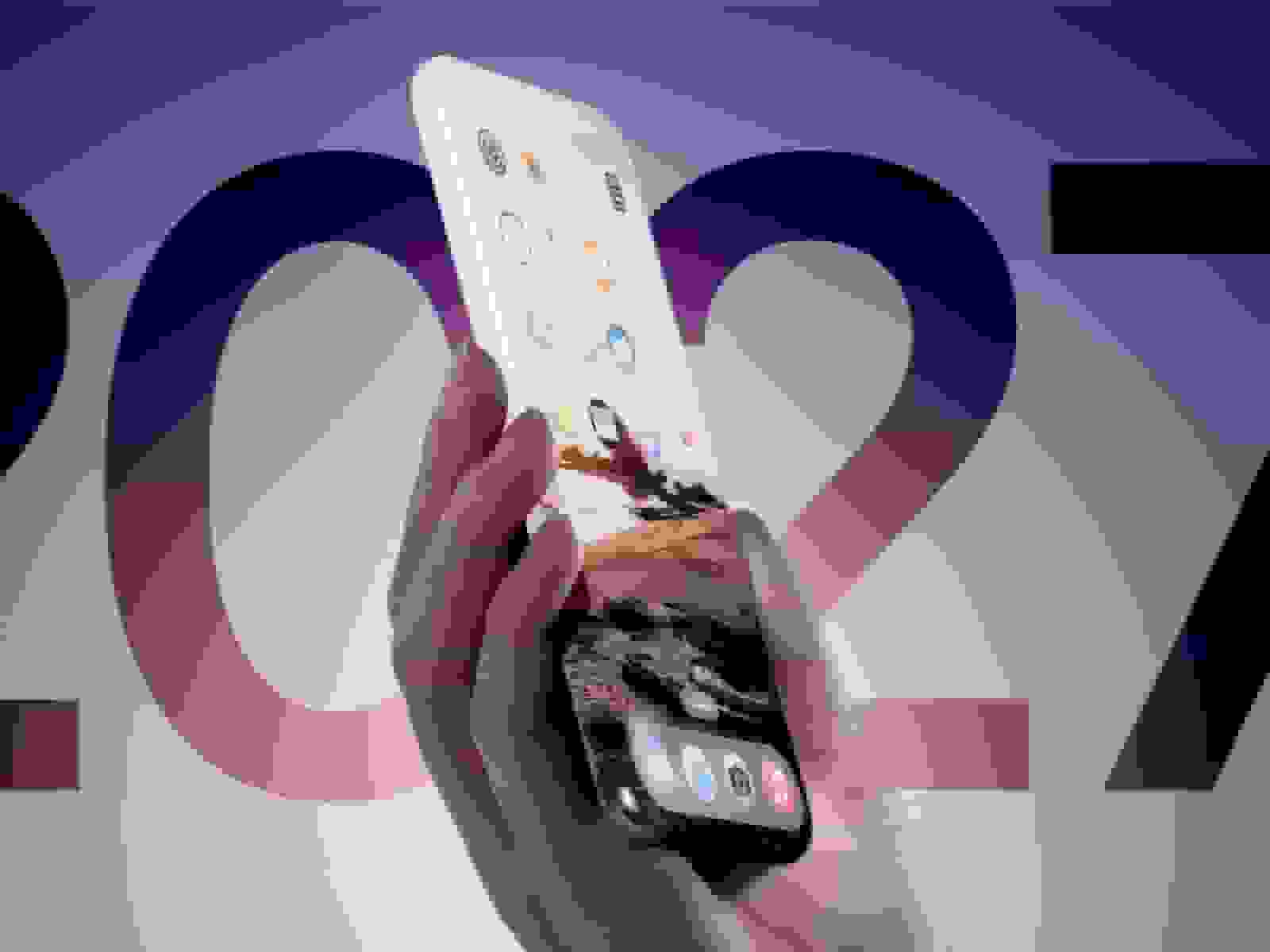 اعضای خانواده آیفون ۲۰ احتمالاً در دو نوبت در سال ۲۰۲۷ معرفی می‌شوند