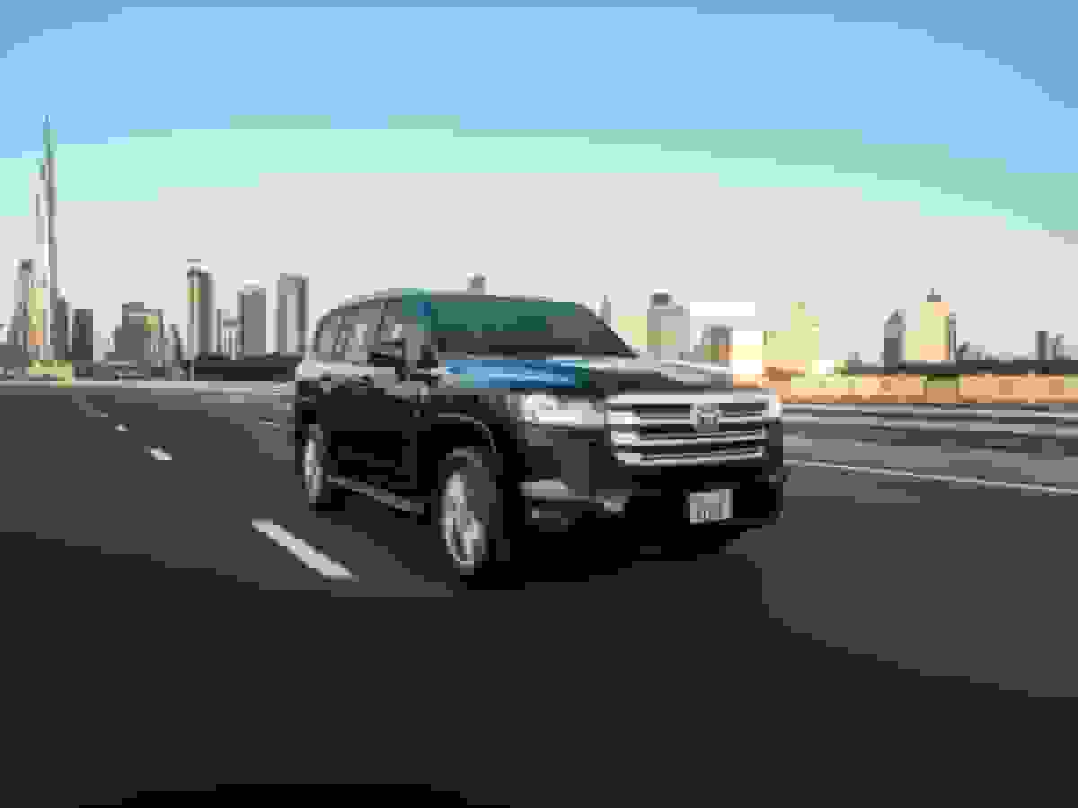 تویوتا لندکروزر LC300 با تیپ VXR به ایران می‌آید؛ بازگشت پادشاه به بازار