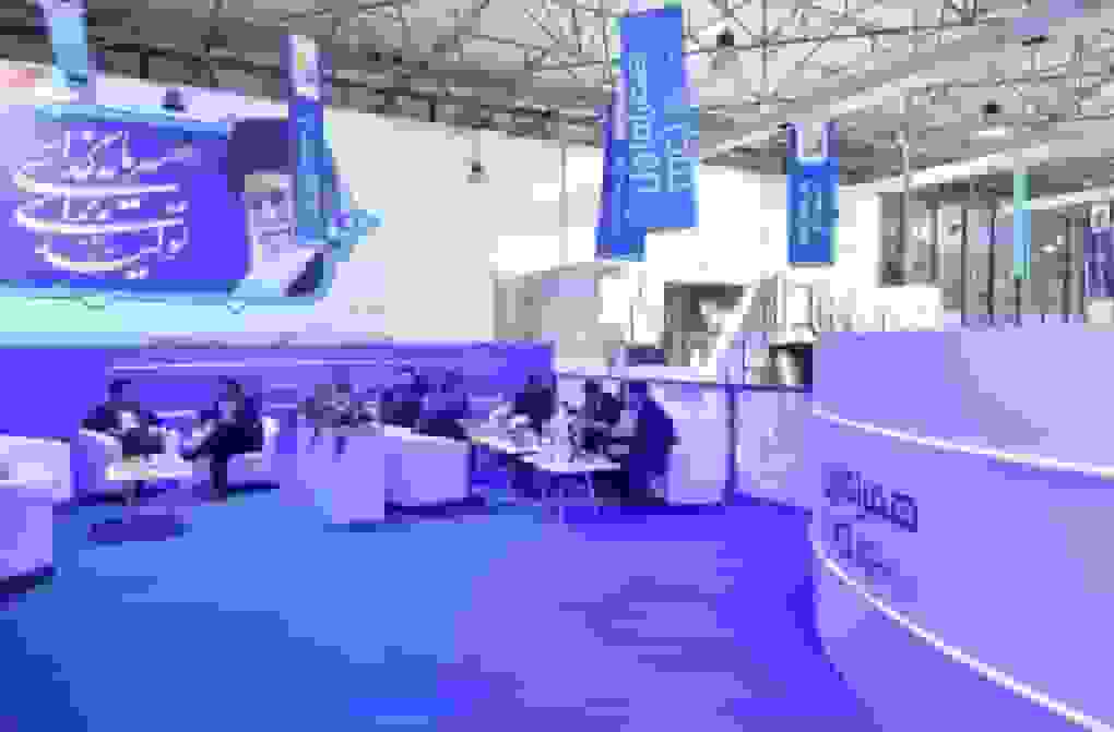 بازدید مدیران ارشد بانک‌ها و شرکت‌های مالی از غرفه همراه اول در کیش اینوکس ۱۴۰۴