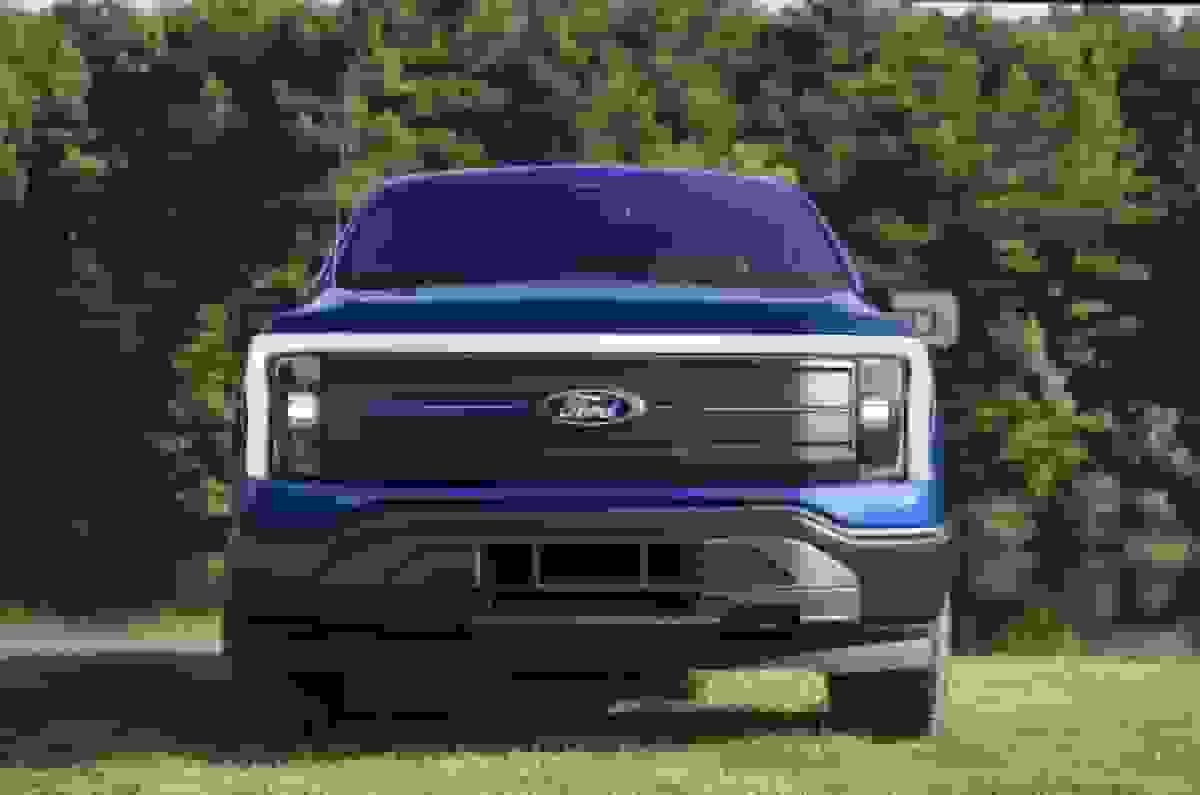 فورد احتمالاً پیکاپ برقی F-150 لایتنینگ را از رده خارج می‌کند