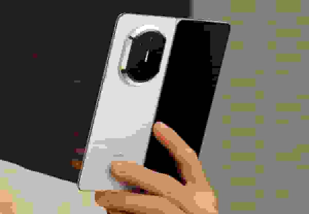 هواوی از گوشی تاشو میت X7 با نمایشگر داخلی ۸ اینچی رونمایی کرد