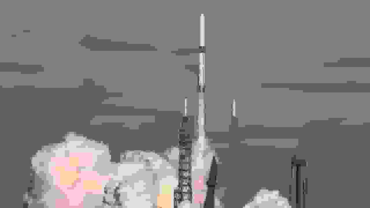 بلو اوریجین با فرود موفق موشک نیو گلن تاریخ‌ساز شد