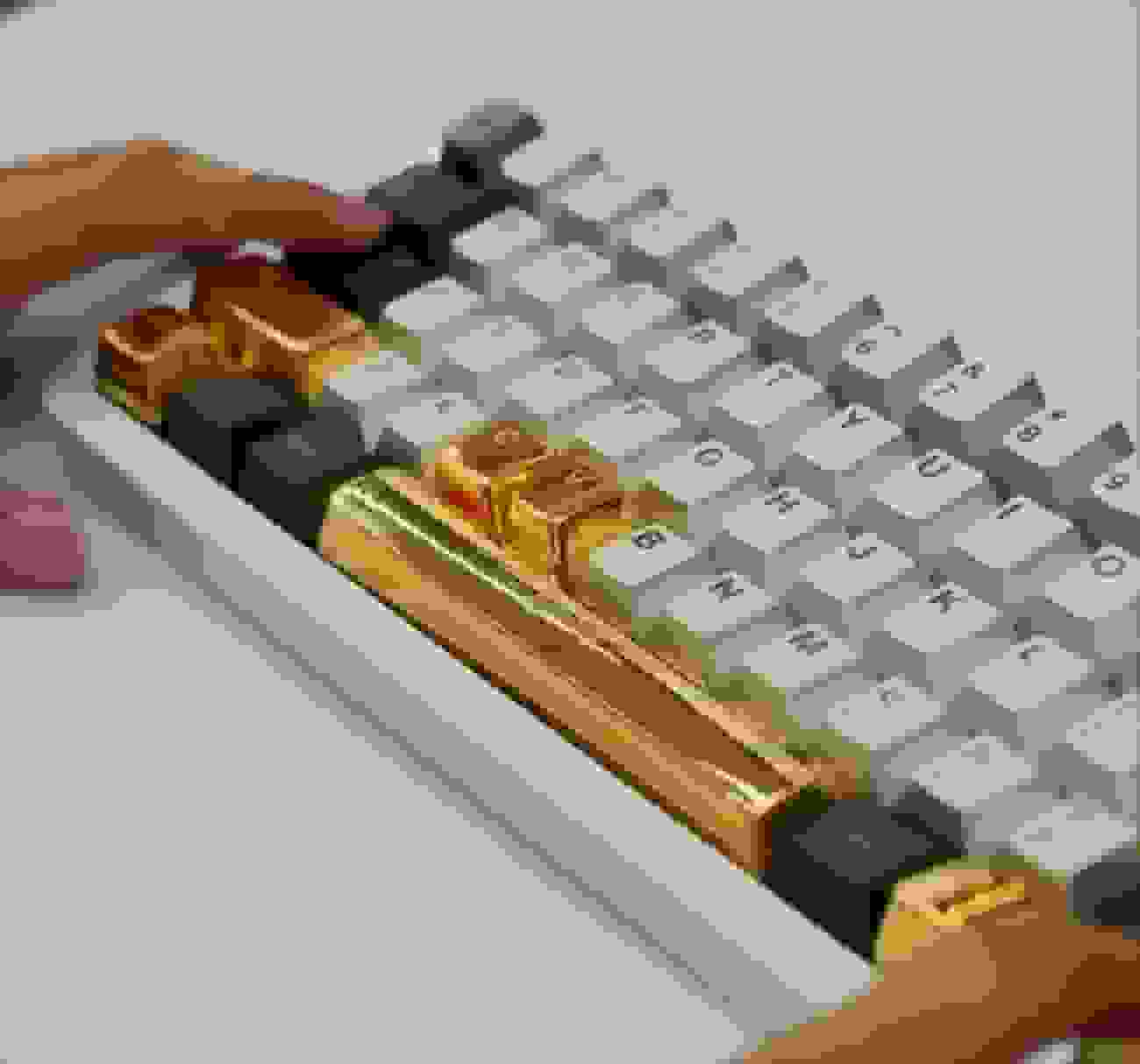 پاداش ۴۵۰۰ دلاری؛ شرکت چینی کلیدهای طلایی کیبورد به کارمندان هدیه می‌دهد