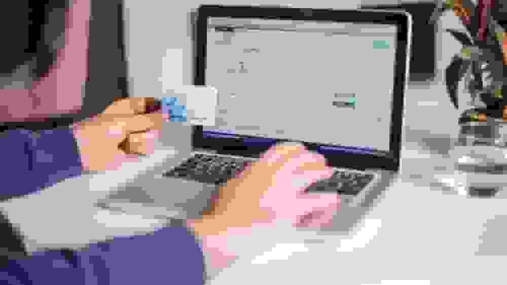 ثبت کارت در سامانه شاپرک؛ آموزش ثبت کارت بانکی در آپ، ایوا و 724