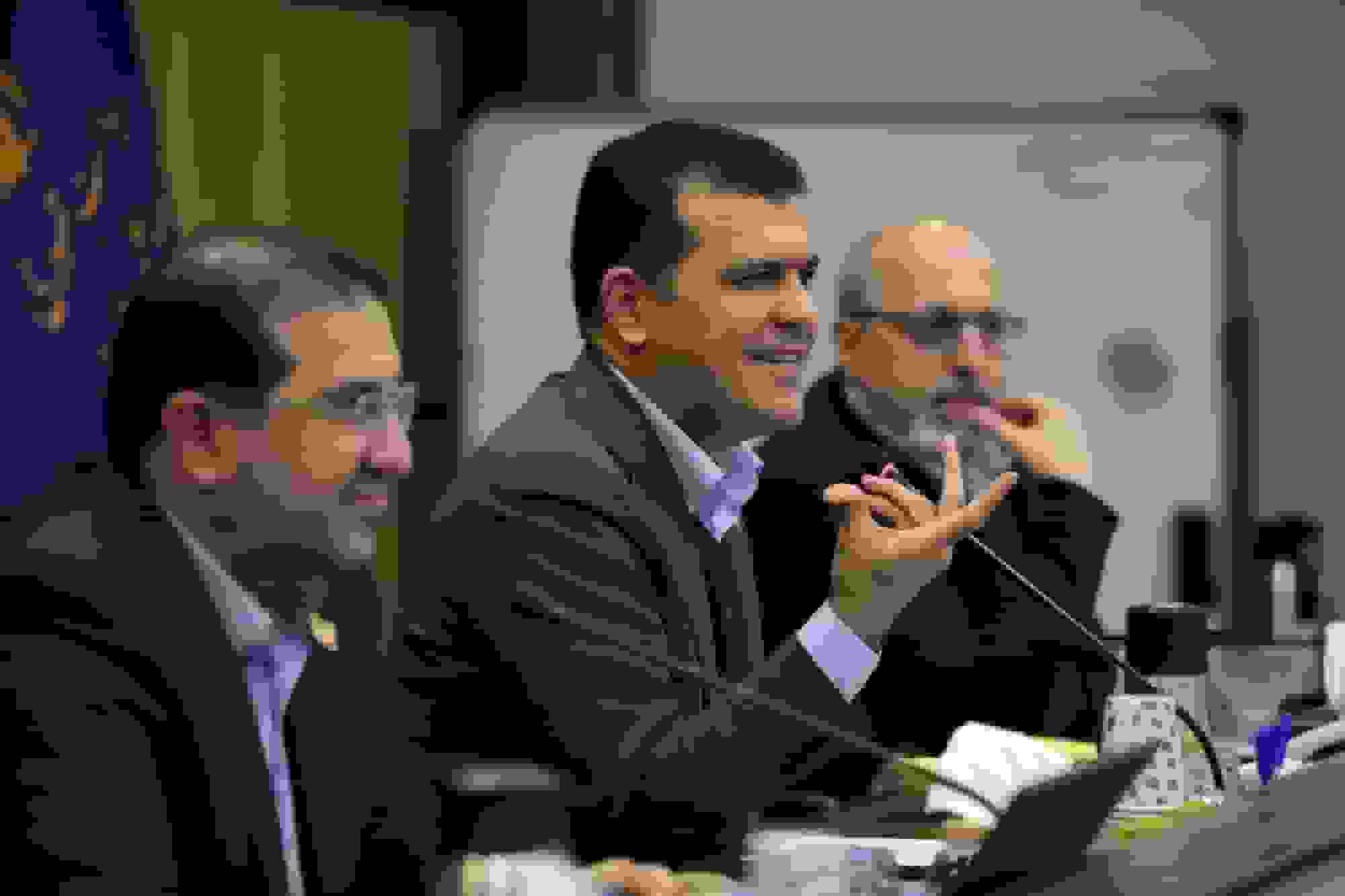 معاون علمی رئیس جمهور: رونمایی نسخه پایدار دستیار هوش مصنوعی تا پایان سال