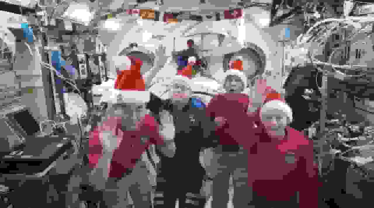 تبریک کریسمس فضانوردان ایستگاه فضایی از مدار زمین