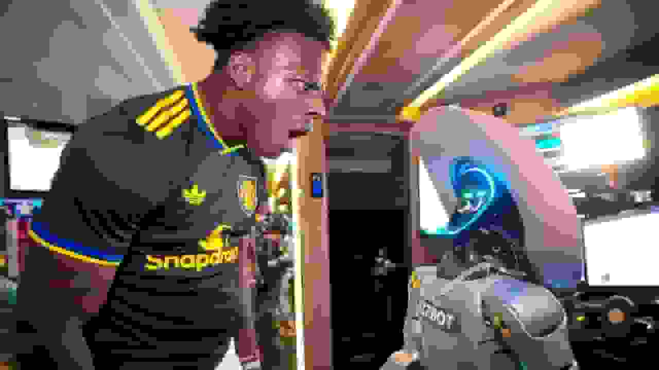 یوتوبر IShowSpeed به دلیل تخریب ربات انساننما Rizzbot با شکایت قضایی روبرو شد