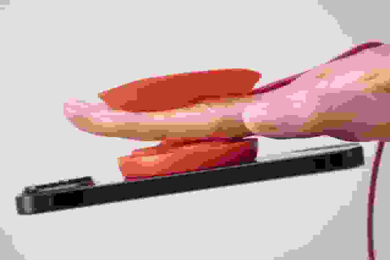 ایکیا از شارژر وایرلس با طراحی شبیه دونات رونمایی کرد