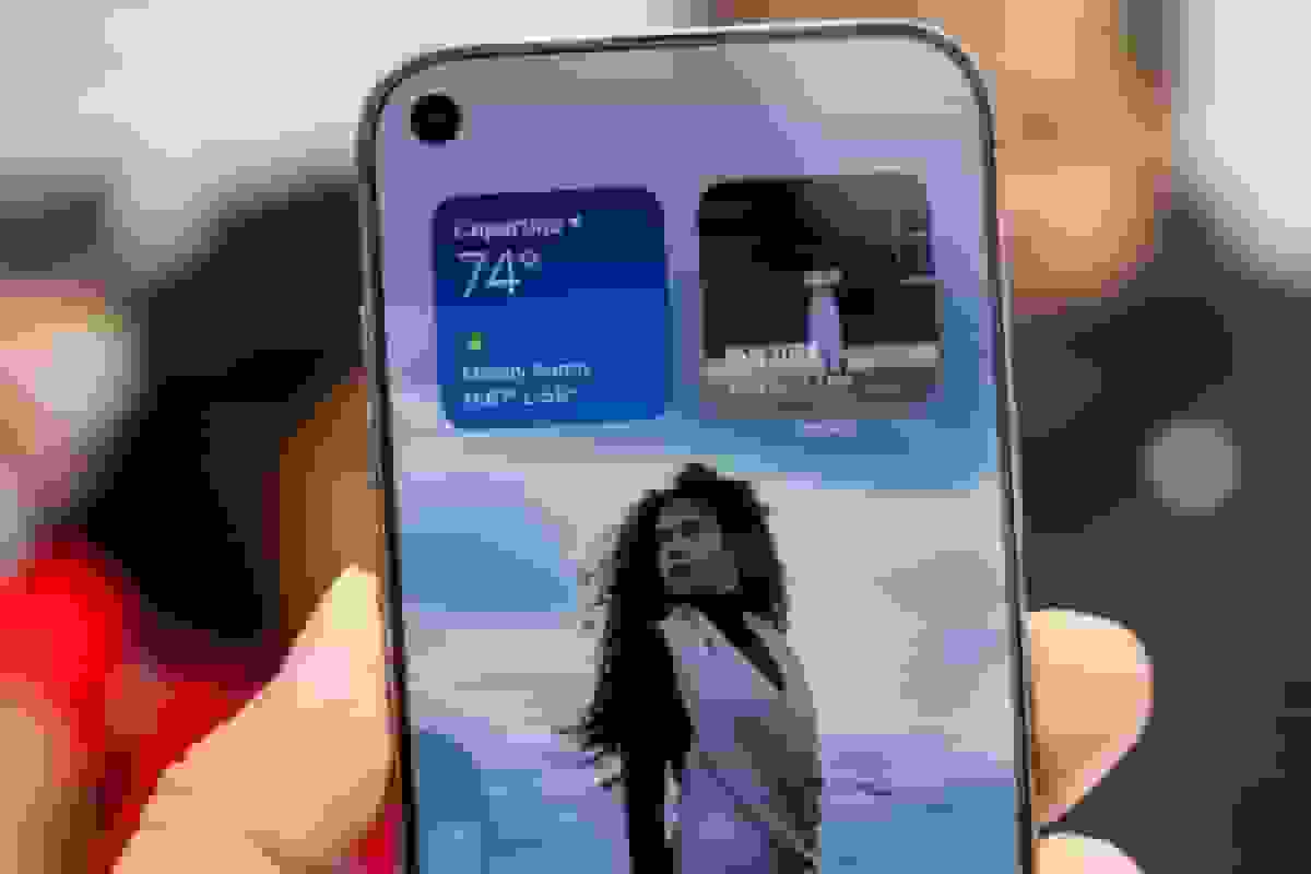 گزارش جدید: اپل دوربین سلفی آیفون 18 پرو را به گوشه نمایشگر منتقل می‌کند