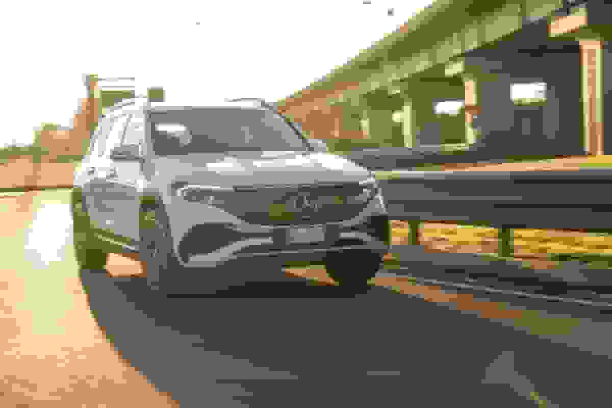 افزایش قیمت بنز EQB و EQE در آذر ۱۴۰۴ توسط راساموتور