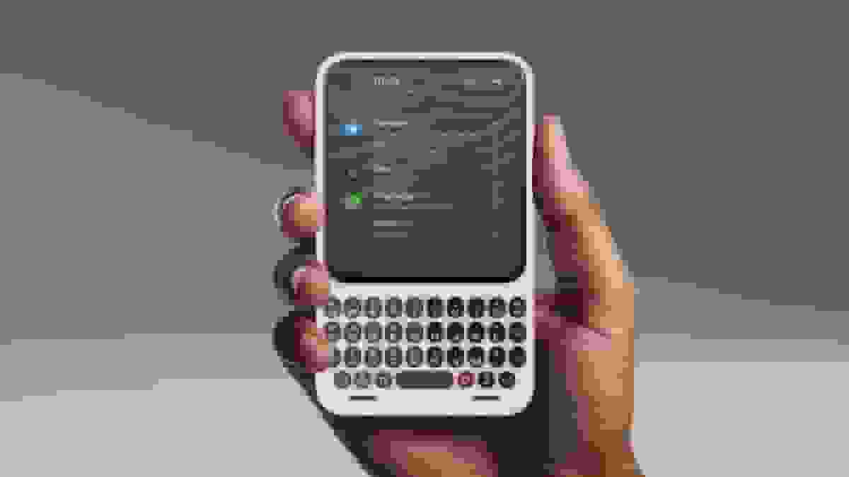 احیای بلک‌بری با معرفی گوشی Clicks Communicator و کیبورد Power Keyboard