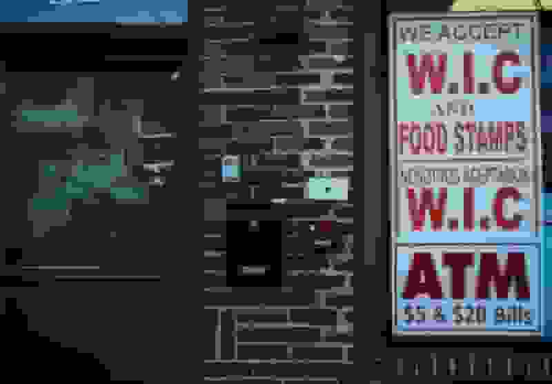 شکایت 25 ایالت آمریکا از ترامپ به دلیل لغو برنامه کوپن غذا در زمان تعطیلی دولت