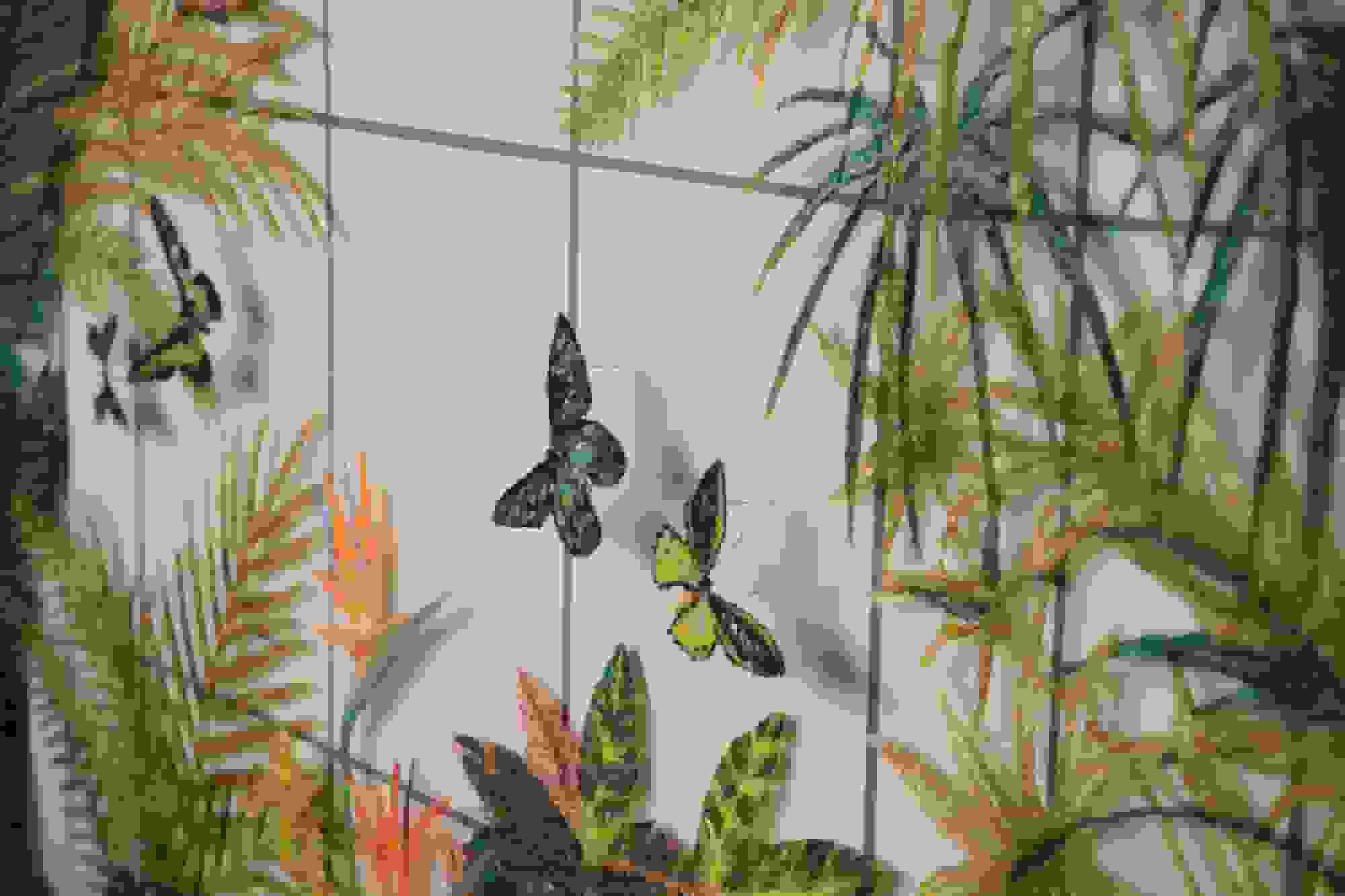 گل و حیات شیشه‌ای در کارهای ظریف کیت کلمنتس