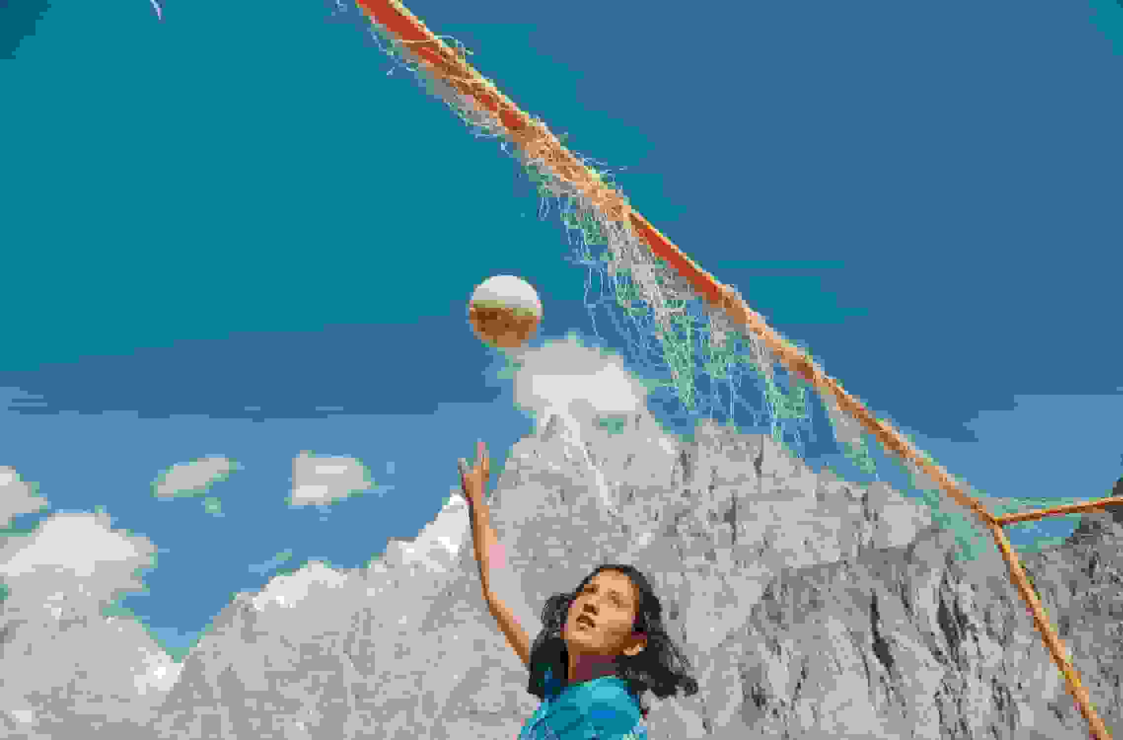 دختران کوه‌ها را جابجا می‌کنند: پرتره‌ای جسورانه از زنان فوتبالیست در مناطق دورافتاده پاکستان