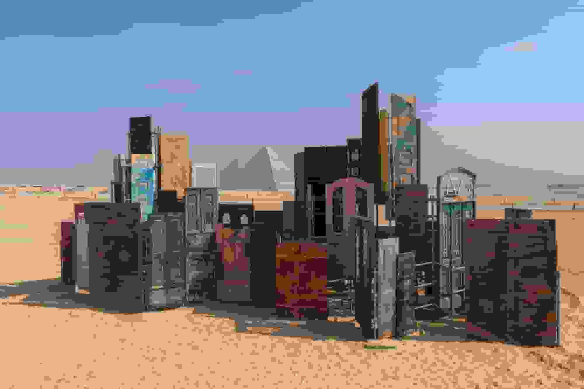 پرتره‌های حکاکی شده ویلس در برابر اهرام جیزه: یادبودهای روزمرگی