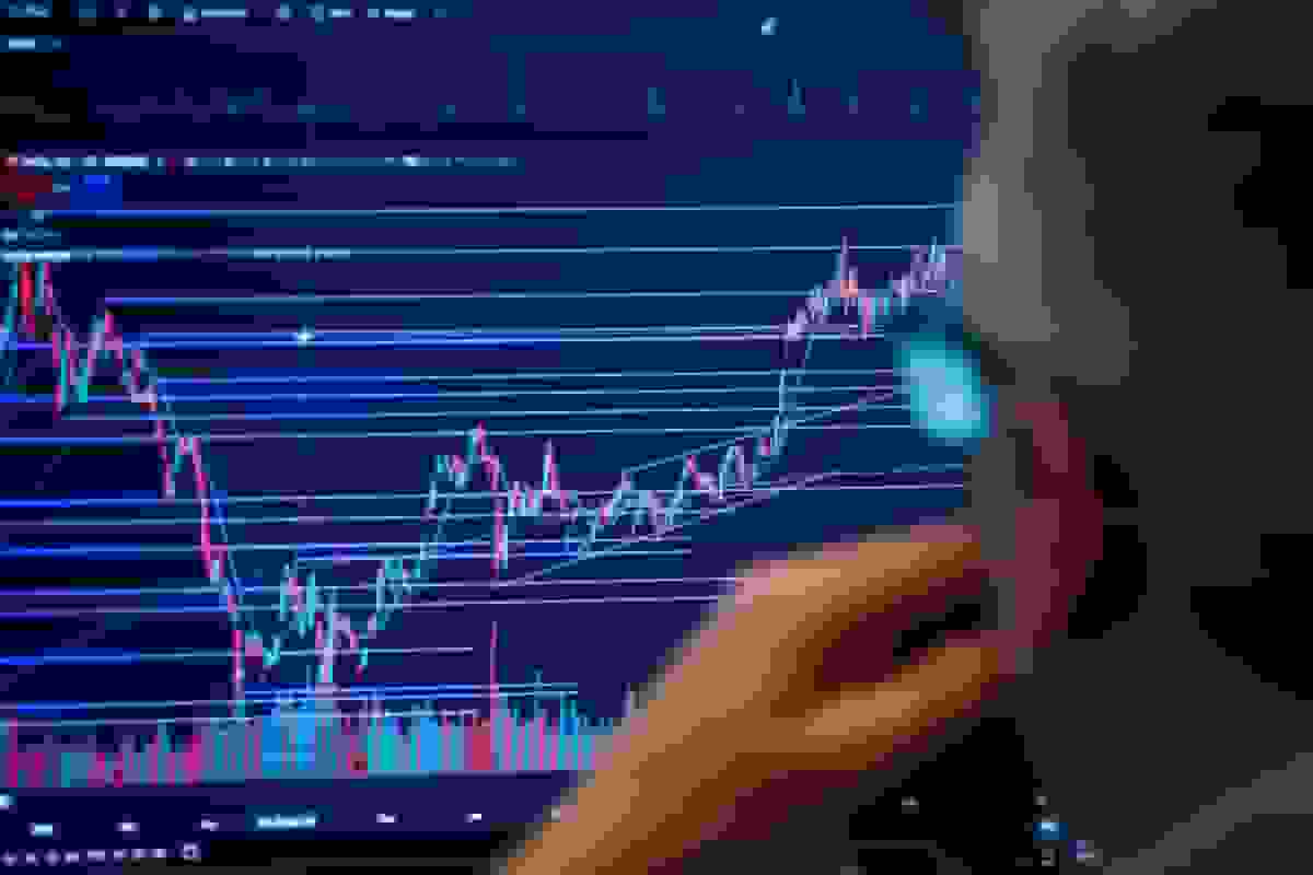 سهام مالی هشدار میدهند و در آستانه سقوط زیر سطح حمایت هستند