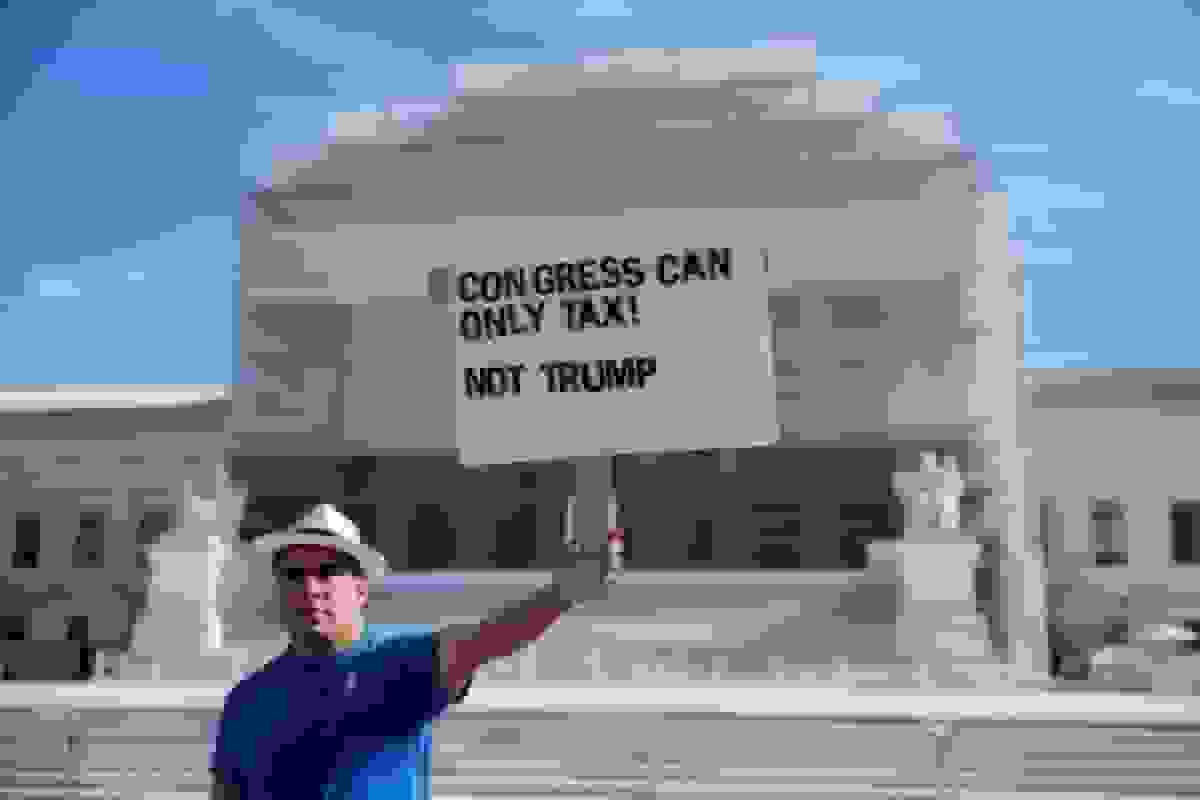 دیوان عالی آمریکا بر سر راه تعرفههای ترامپ موانع قانونی ایجاد میکند