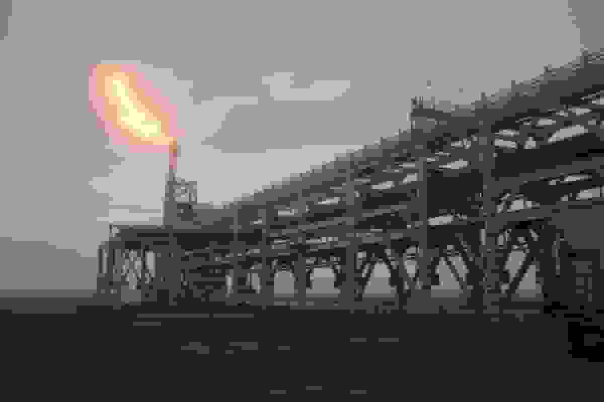 کشتی تاریک گاز طبیعی مایع تحریم شده روسیه را در آبهای مالزی منتقل میکند