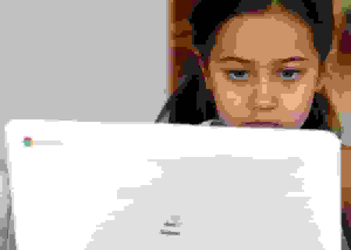 خیلی از بچهها نمیتوانند بخوانند. تقصیر کمبود آزمونهای املا است.