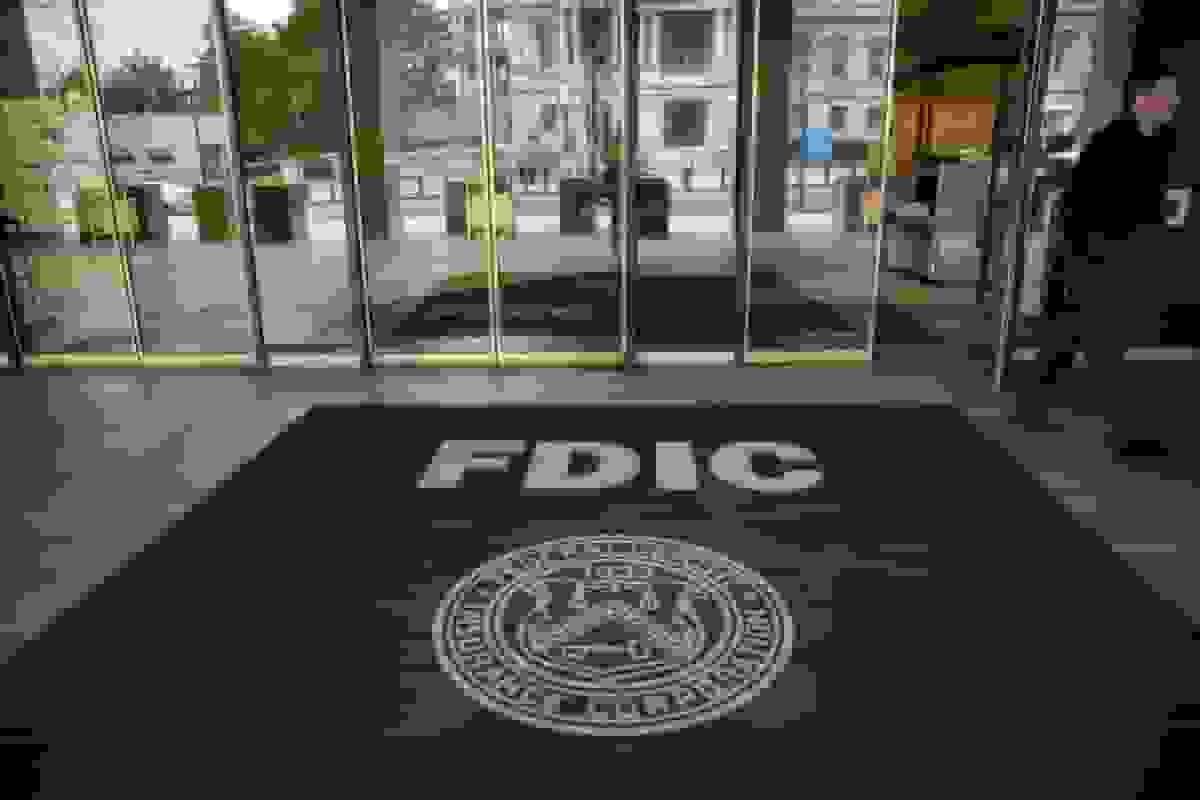 افدیآیسی اقدام به کاهش الزامات سرمایهای بانکها برای اوراق خزانه داری میکند