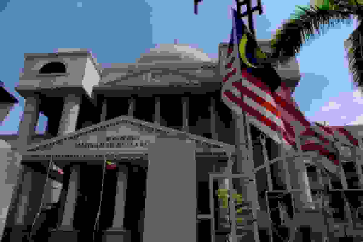 دستیار سابق نخست وزیر مالزی به اتهام فساد متهم شد