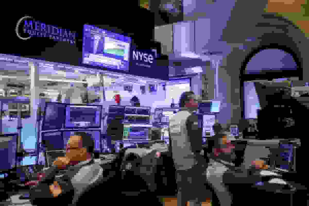 سهام آمریکایی در آستانه پایان روند هفتگی صعودی با تضعیف رالی هوش مصنوعی