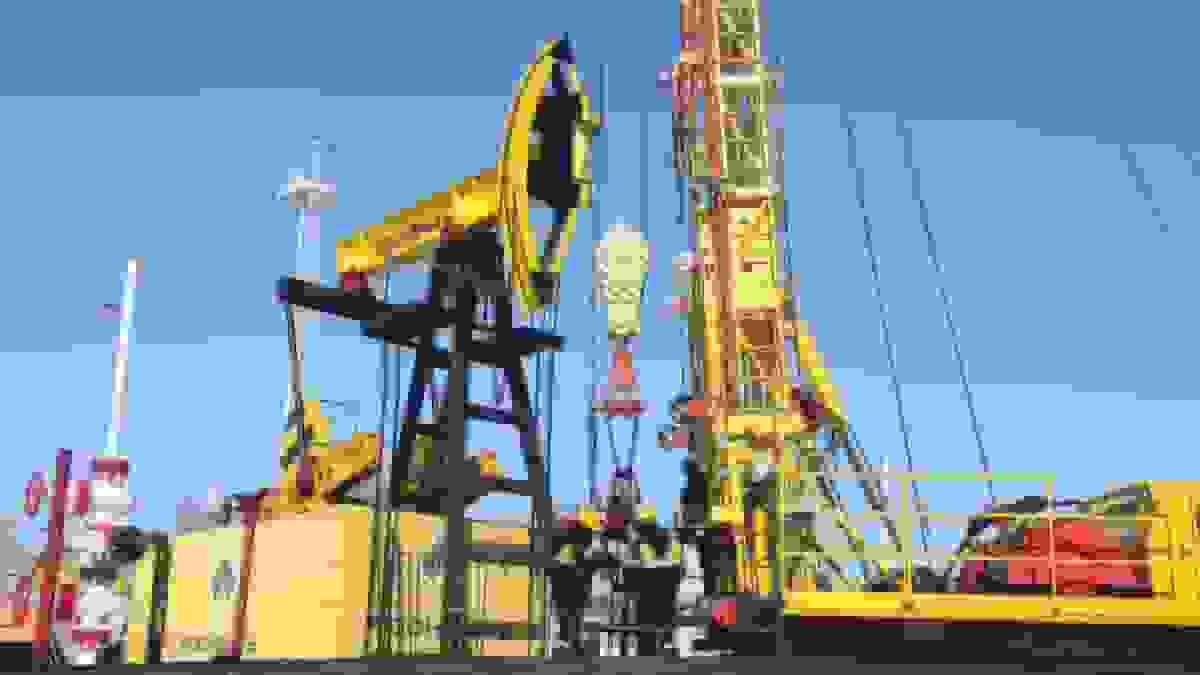 خروجی نفت خام روسیه کمتر از سهمیه اپک پلاس به دلیل تحریمها و حملات