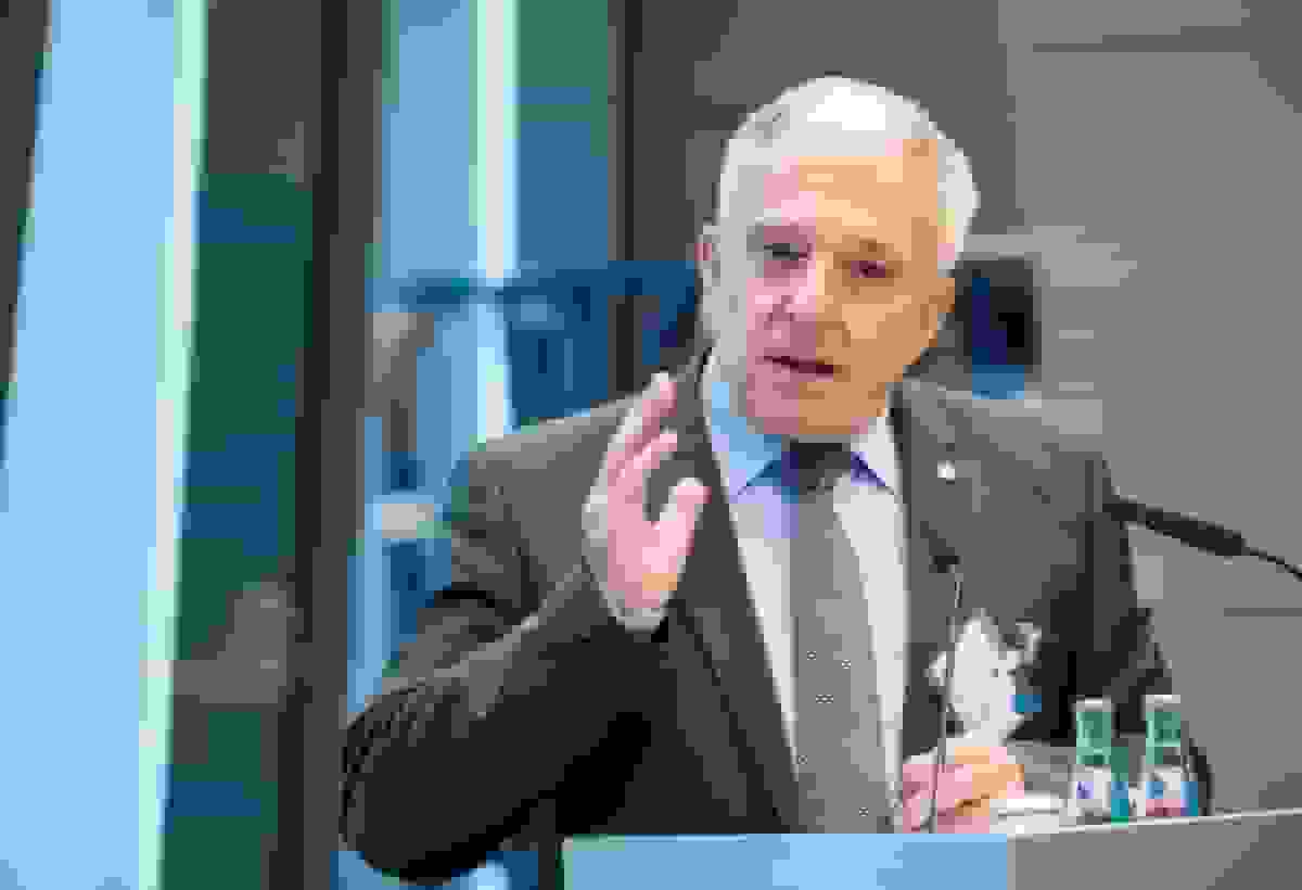 رییس بانک مرکزی رومانی بحث کاهش نرخ بهره را به تابستان موکول کرد