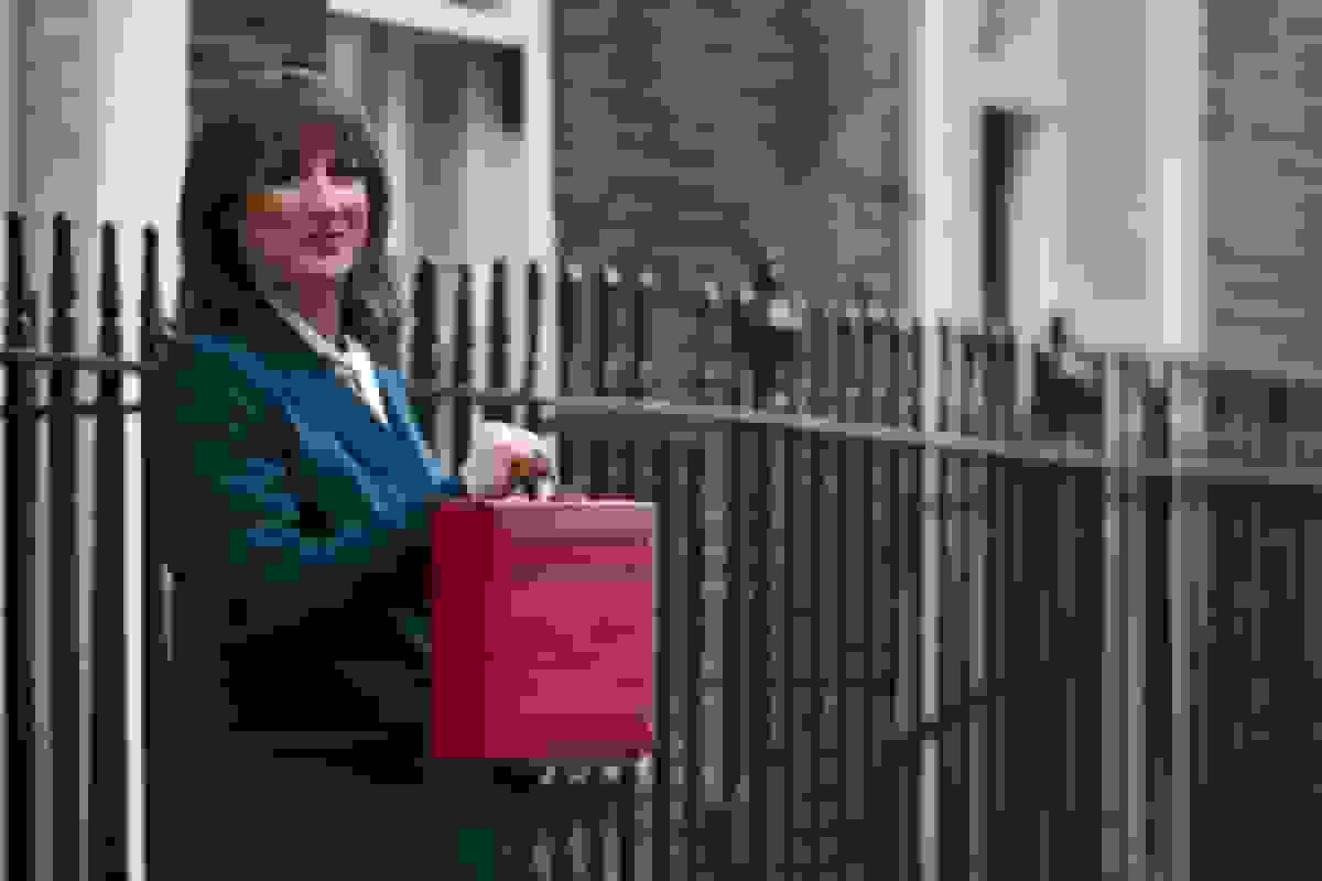 بودجه ریوز روز را میبرد اما مشکلات آینده را ذخیره میکند