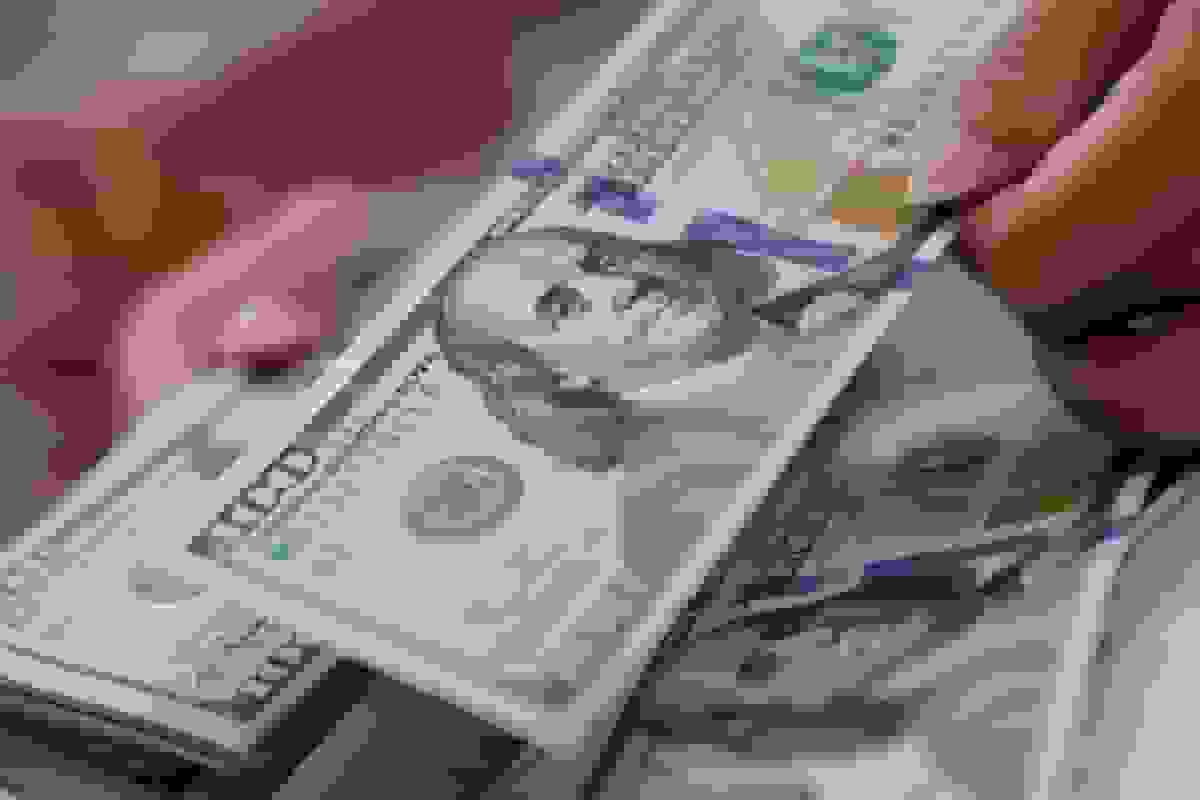 دلار آمریکا با افزایش ریسکهای ژئوپلیتیکی پس از برکناری مادورو صعود کرد