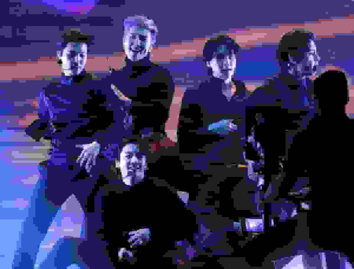 بیکاری و بیخانهای، اما حداقل بیتیاِس هست