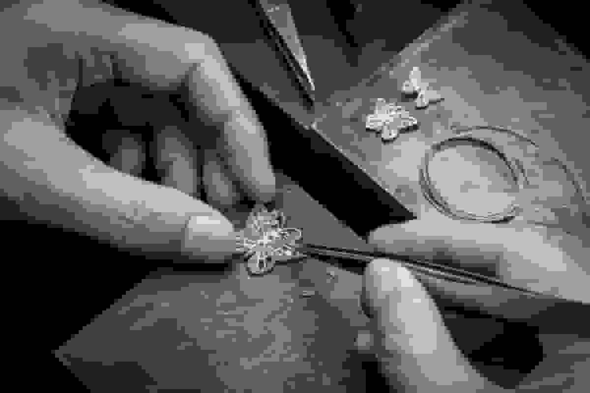 چرا خریداران چینی به جای لویی ویتون و گوچی، کالاهای لوکس داخلی را انتخاب میکنند؟