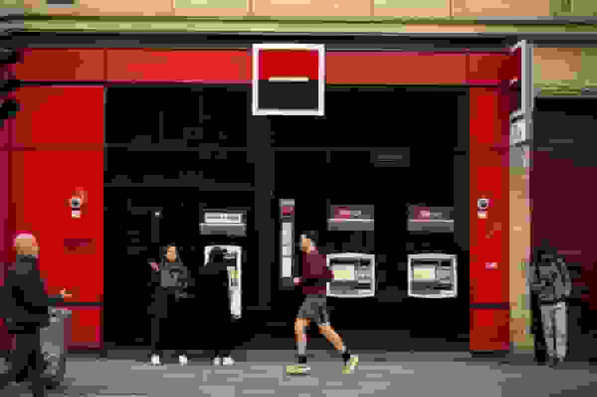 سوسیه جنرال برنامه بازخرید یک میلیارد یورویی سهام را اعلام کرد