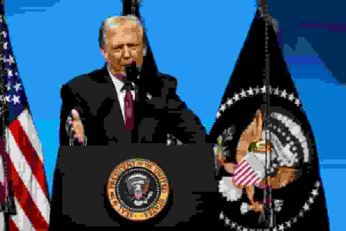 ترامپ در نشست اقتصادی میامی از حملههای آمریکا به کشتیهای ونزوئلا تمجید کرد