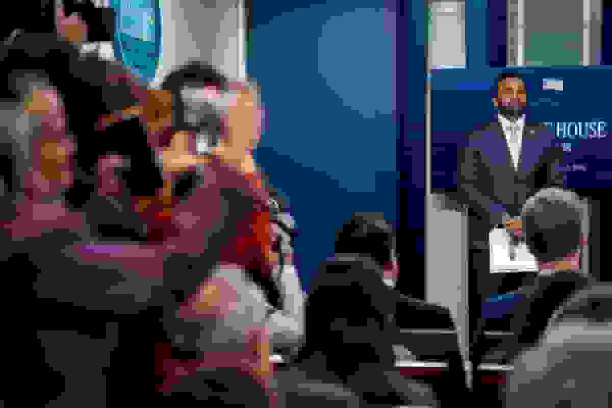 بررسی و تعدیل اسناد اپشتاین توسط افبیآی