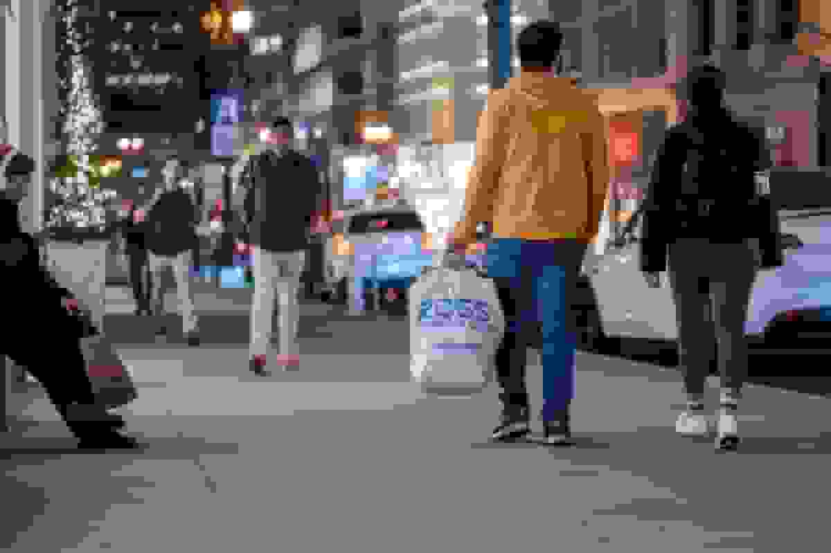 افت فروش خردهفروشی آمریکا در سپتامبر با کاهش مصرفکنندگان