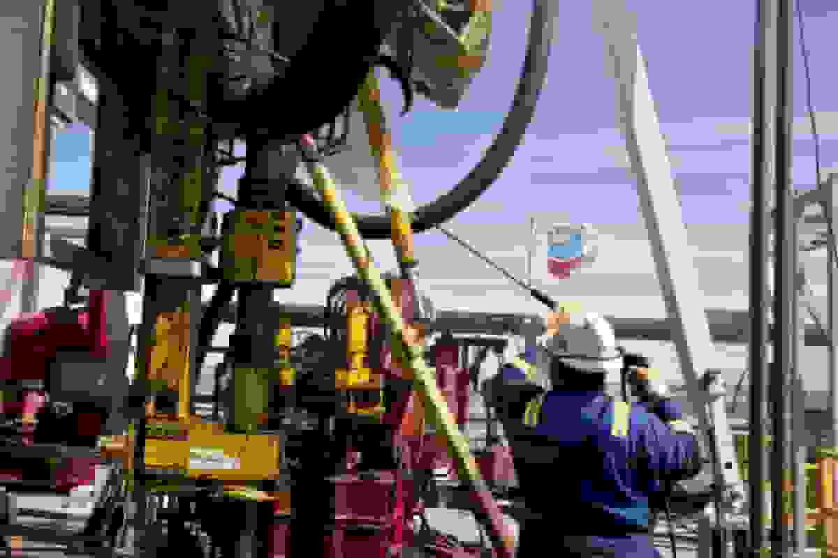 چورون پیشبینی میکند قیمت نفت در سال ۲۰۲۶ تحت فشار بیشتری نسبت به الانجی قرار گیرد