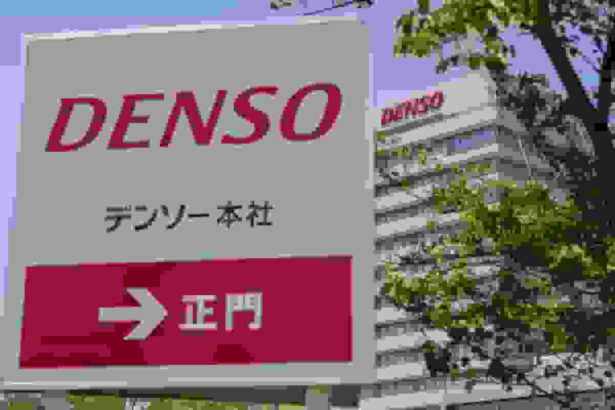 سقوط سهام دنسو پس از کاهش پیشبینی سود به دلیل هزینههای ارز و کیفیت