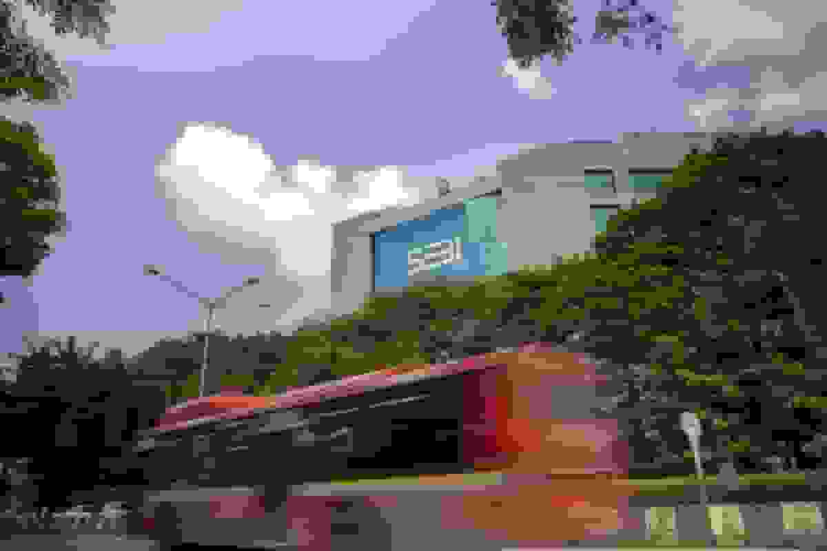 ممنوعیت فعالیت آوادهوت ساته، گورو معاملات آپشن توسط تنظیمگر بازار هند