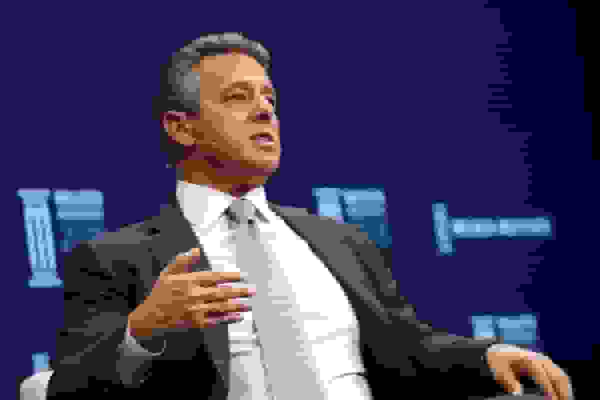 منتقد ممدانی سندلر میگوید صندوق سرمایهگذاری خود را فعلاً در نیویورک نگه میدارد