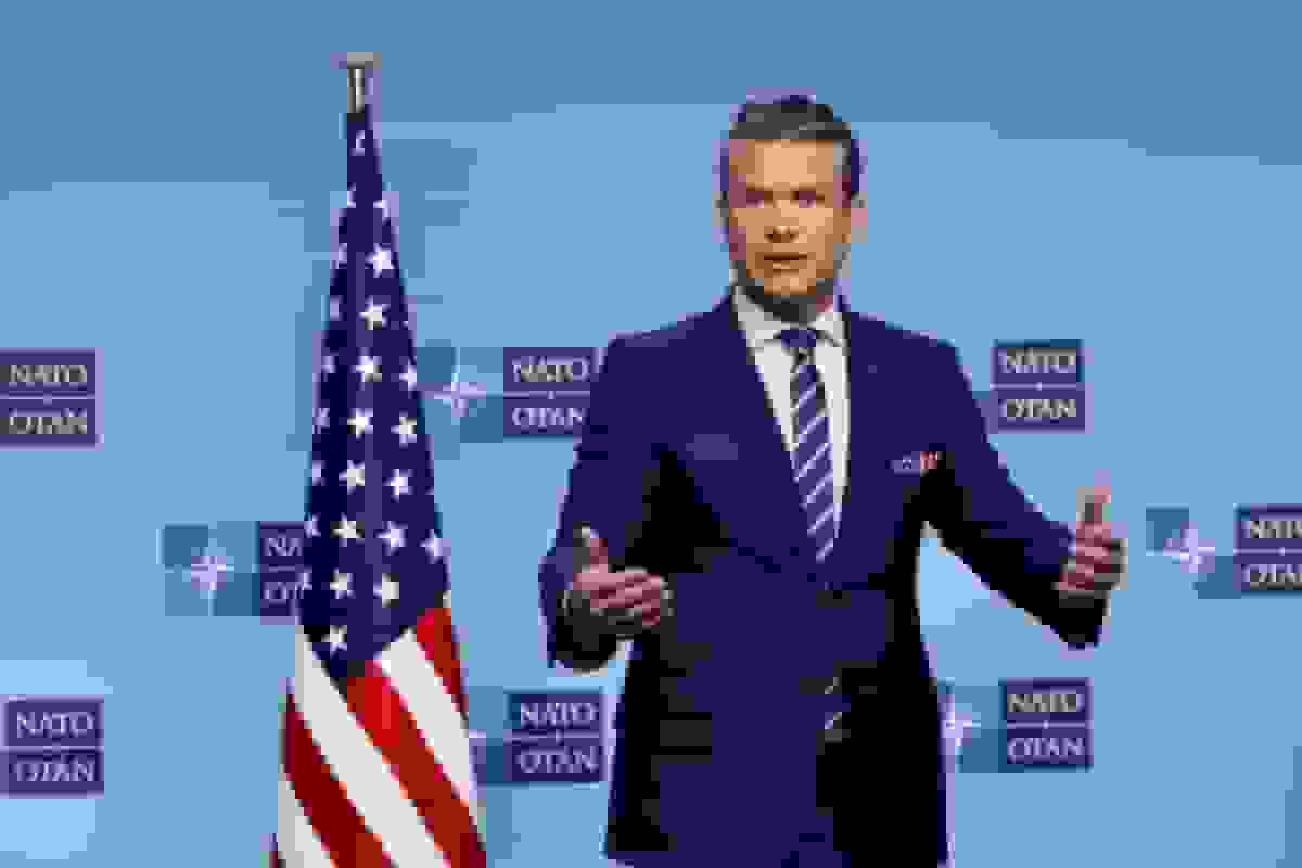 هگست وزیر دفاع شرکتها را به سرعت در توسعه تسلیحات تهدید میکند