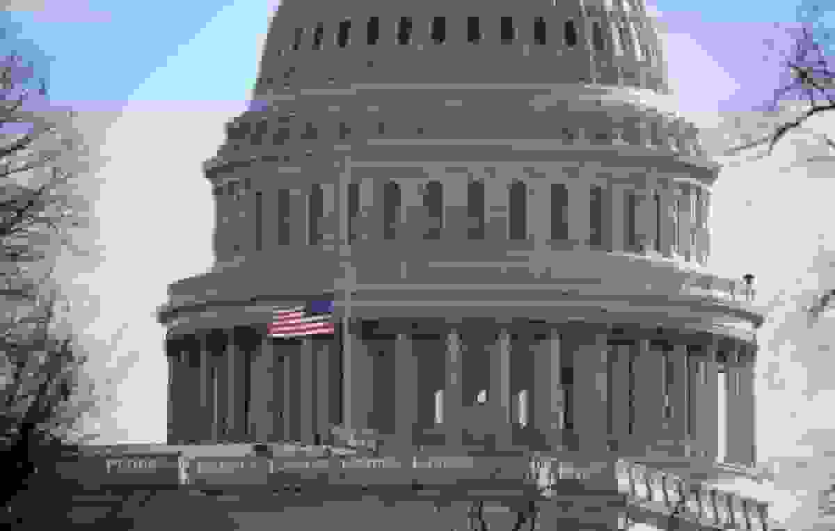 اداره ترامپ امکان عدم پرداخت حقوق کارمندان دولتی تعطیل شده را بررسی میکند