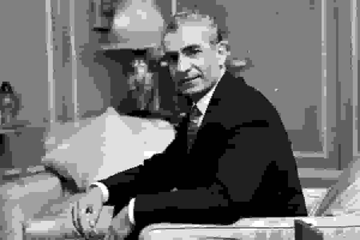 یادداشتهای علم: واکنش تند شاه به پیشنهاد نخستوزیر درباره بیمارستان شیعیان لبنان