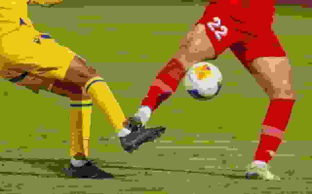 لغو مسابقات فوتبال پایه تهران به علت آلودگی هوا