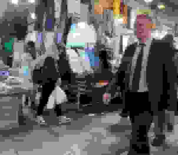 تهچین خوری کاردار سفارت آلمان در بازار تهران